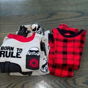 Bundle of 2 pairs of pajamas boys size 3T